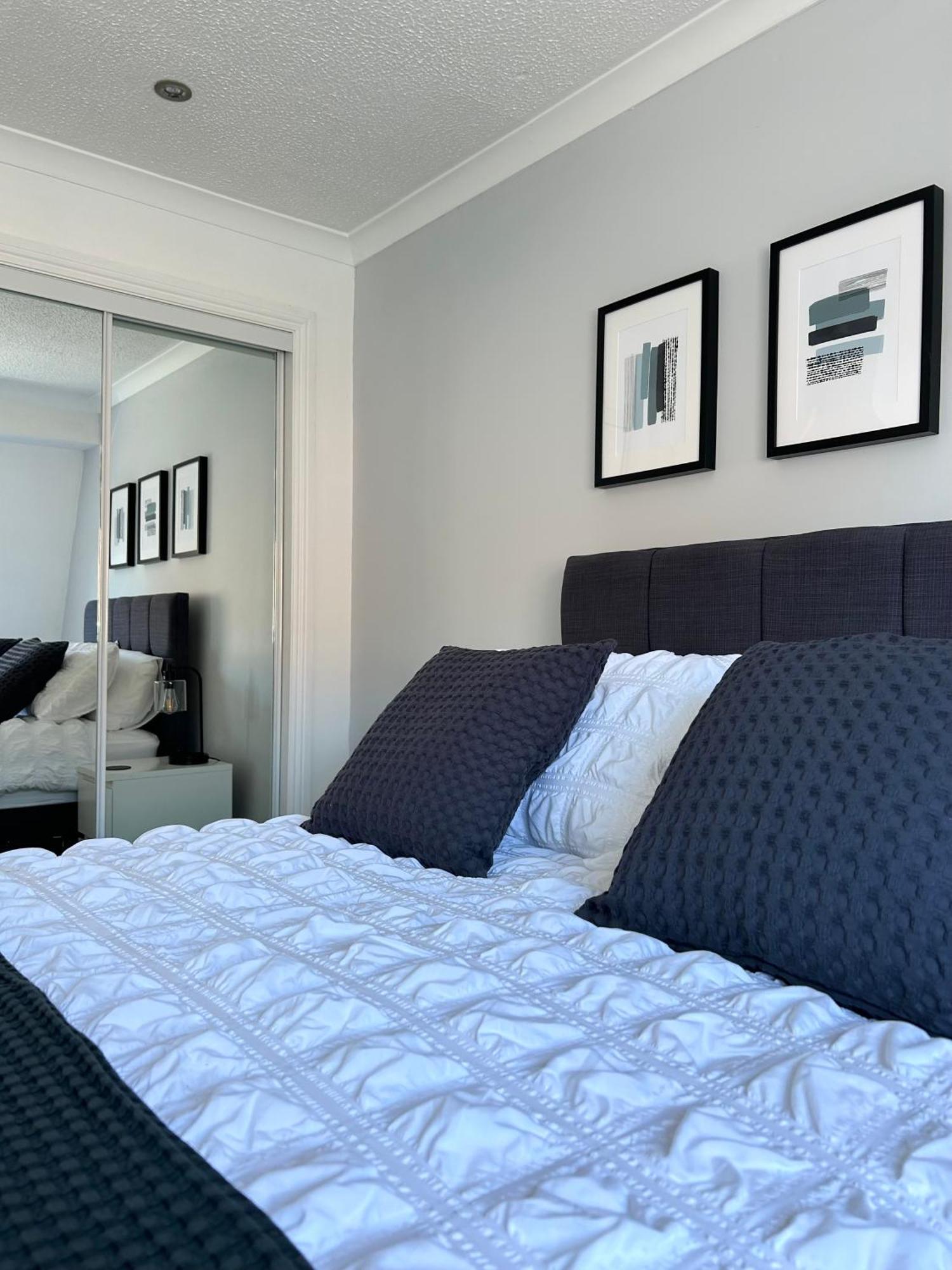3 Bedroom - 2 Bathroom Townhouse In Corstorphine Near Murrayfield Stadium - Direct Bus To Edinburgh City Centre In 20 Minutes - Two Private Parking Spaces - Private Sunny Garden - Recently Refurbished Exterior foto